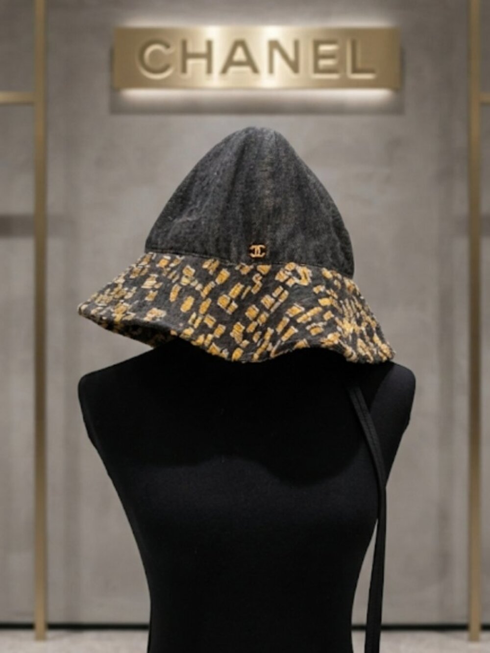 Authentic Chanel denim bucket hat Made In Italy